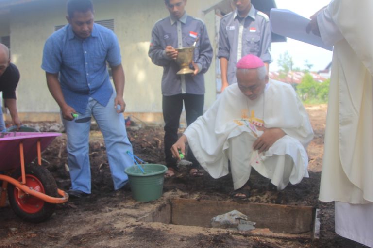 Peletakan Batu Pertama Pembangunan Catholik Center di Ketapang