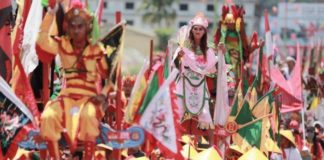 Parade tatung disepanjang Jalan Diponegoro kota Singkawang pada gelaran Cap Go Meh 2019 di Singkawang, Kalimantan Barat, Selasa (19/2/2019). Lebih dari 860 tatung beratraksi pada perayaan Cap Go Meh di Singkawang. (Foto : IST / Tribunnews)