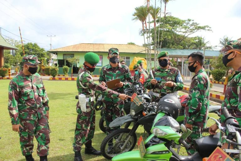 Cek Kondisi Dan Kelengkapan, Provost Apelkan Kendaraan Dinas Babinsa Kodim 1203/Ktp