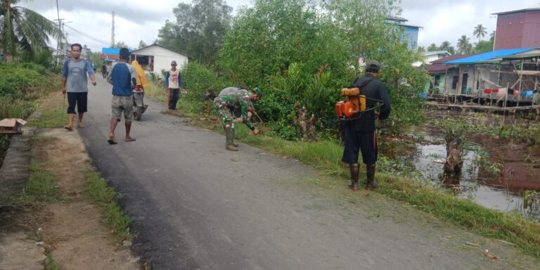 Babinsa Teluk Melano, Kodim 1203/Ktp Picu Semangat Gotong Royong Masyarakat