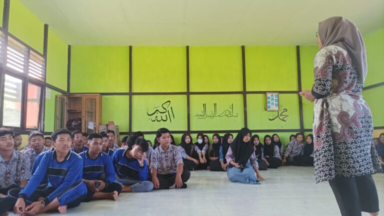 YP Sampaikan Sosialisasi Beasiswa Peduli Orangutan Kalimantan Barat dan Lecture tentang Orangutan di Sekolah