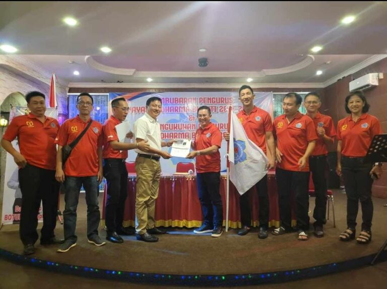 Pemuda Tionghoa Menyampaikan Ucapan Selamat atas Pelantikan Ketua Yayasan Dharma Bhakti Ketapang