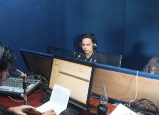 Saat Yayasan Palung bersama Balai Taman Nasional Gunung Palung melakukan talkshow siaran radio, di Radio Kayong Utara, pada Kamis (23/11/2023).(Foto : Riduwan/YP).